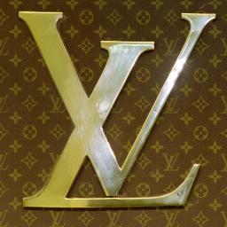 Zes ontwerpers geven eigen visie op logo Louis Vuitton