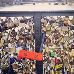 Selfie moet 'liefdesslot' vervangen in Parijs
