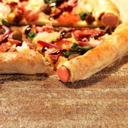 Pizza-bezorgdienst biedt pizza met zuurkool en worst aan